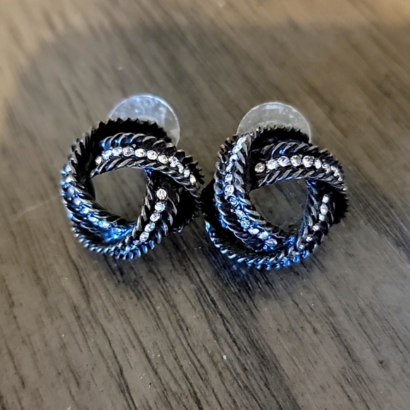 Plunder Earrings - Picture 1 of 3